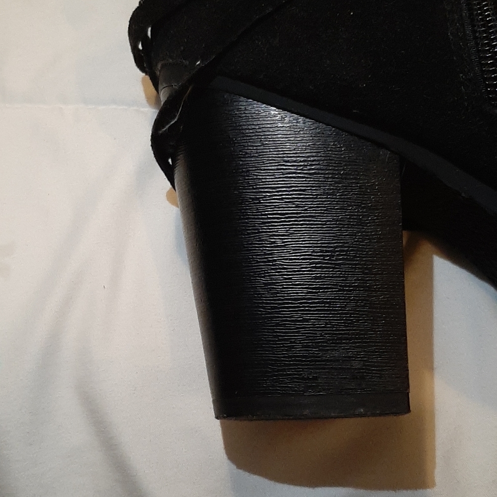 Boots - Picture 5 of 6